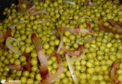 Тушеный зеленый горошек по-итальянски  