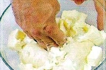 Шаг 3: Тесто еще раз вымесить. Оставить …