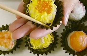 Суши в форме капкейков