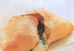 Кальцоне с расплавленным сыром и гремолатой  