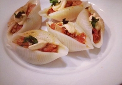 Рецепт: Ракушки болоньезе