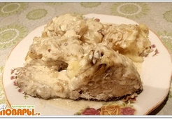 Налим в луково-сметанном соусе