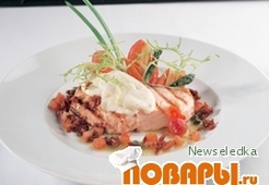 Филе норвежской семги, запеченное с сыром моцарелла