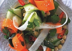 Рецепт: Салат из овощной «лапши»  