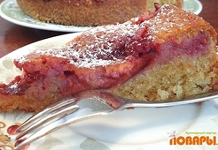 Сливовый пирог с кардамоном