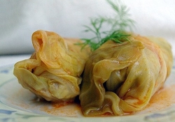 Рецепт: Голубцы из молодой капусты в томатном соке