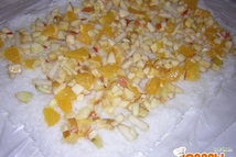 Шаг 2: Разложить на пищевую пленку ровным …