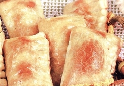 Слоеные пирожки с орехами