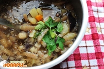 Шаг 3: Готовый суп посыпаем свежей зеленью.