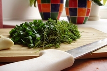 Шаг 3: Пока ждем, делаем начинку. Рубим …