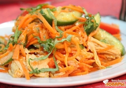 Рецепт: Острая фучжи с морковью и свежими овощами