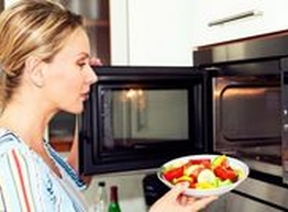 Статья: Продукты и предметы, которые вы никогда не должны ставить в микроволновую печь
