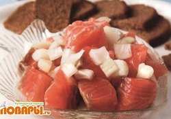 Рецепт: Семга соленая с луком