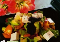 Сырный салат с авокадо по-неаполитански  