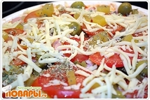 Шаг 3: Тарелку или форму смазать растительным …