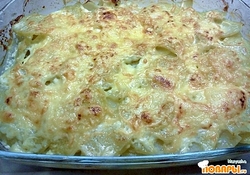 Рецепт: Минтай, запеченный с картофелем и сыром