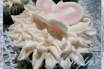 Шаг 2: Можно подкрасить сливки добавив несколько …