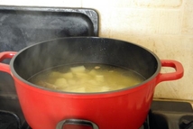 Шаг 1: Сначала варим мясной бульон, до …