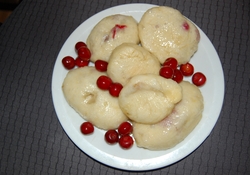 Рецепт: Вареники с вишней на пару