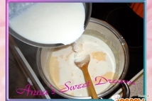 Шаг 12: Пока молоко нагревается в кастрюле …