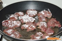 Шаг 1: Печень необходимо очистить от жилок, …