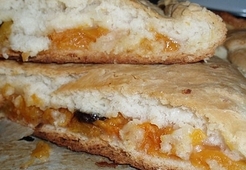 Пирог с гарбузой и сушеной вишней