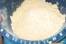 Шаг 1: Муку смешать с 2 столовыми …