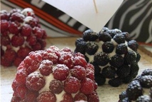 Шаг 3: Каждый кружок разрезать пополам, промазать …