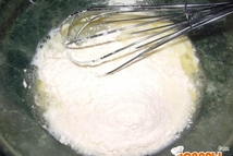 Шаг 2: В это время из яйца, …