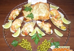 Морское ассорти с фруктовым соусом