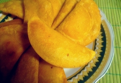 Эмпанадас из кукурузной муки с моццареллой