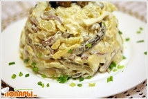 Шаг 11: Украшаем салат на тарелке (блюде) …