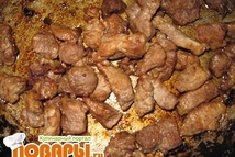 Шаг 1: Мясо вымыть, просушить и порезать …