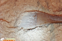 Шаг 3: Когда мука начинает приобретать рыжеватый …