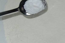 Шаг 1: В пропущенную через сито муку, …