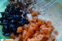 Шаг 3: Мучную смесь добавляем в пюре, …