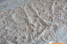 Шаг 2: Получившейся массой намазать лаваши, положить …