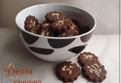 Печенье шоколадное с миндалем