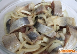 Рецепт: Селедка под горчичным соусом