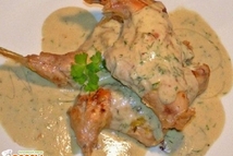 Шаг 5: Выкладываем блюдо в тарелочку, поливаем …