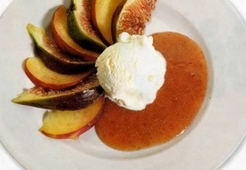 Фрукты с мороженым