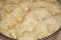 Шаг 3: Выложить тесто в разъемную форму, …