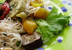 Рисовая лапша с запеченными овощами