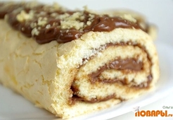 Бисквитный рулет с шоколадным заварным кремом