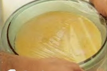 Шаг 6: Закройте целлофановой пленкой и уберите …