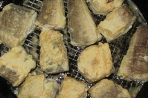 Шаг 1: Тушки хека, очистить, промыть, просушить, …