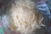 Шаг 2: Пока он варится, отрезать 1/3 …