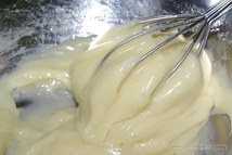 Шаг 3: Добавляем частями оставшееся масло, получаем …