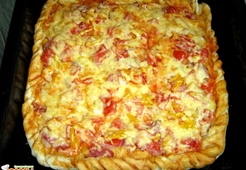 Пицца из теста, приготовленного в хлебопечке