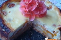 Шаг 2: Присыпаем стол мукой и раскатываем …